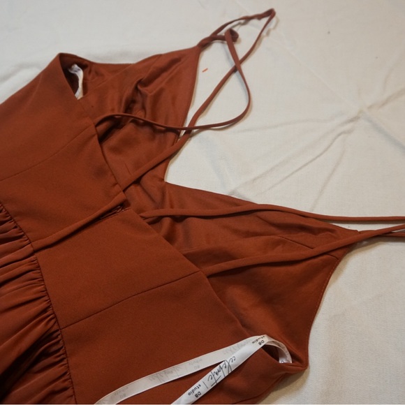 Beautiful flawy dress. Peach in color. In perfect condition and perfect. - Picture 7 of 8